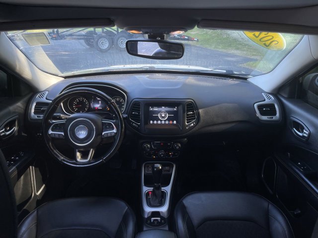 Used 2020 Jeep Compass Latitude FWD image 21