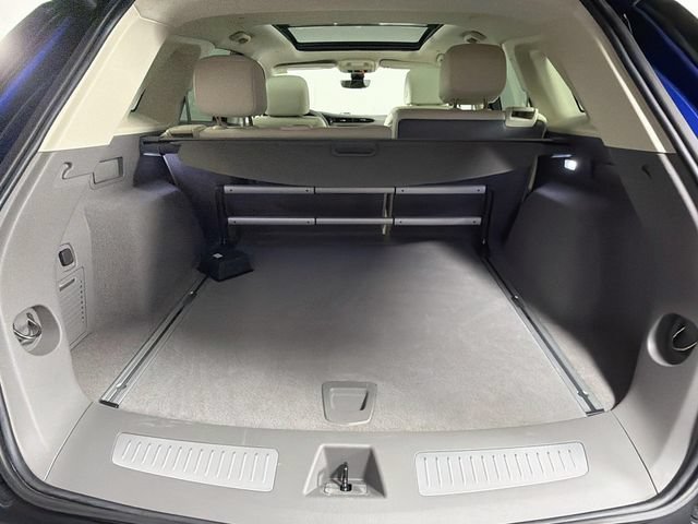 Used 2023 Cadillac XT5 Premium Luxury w/ Technology Package AWD/4WD image 35
