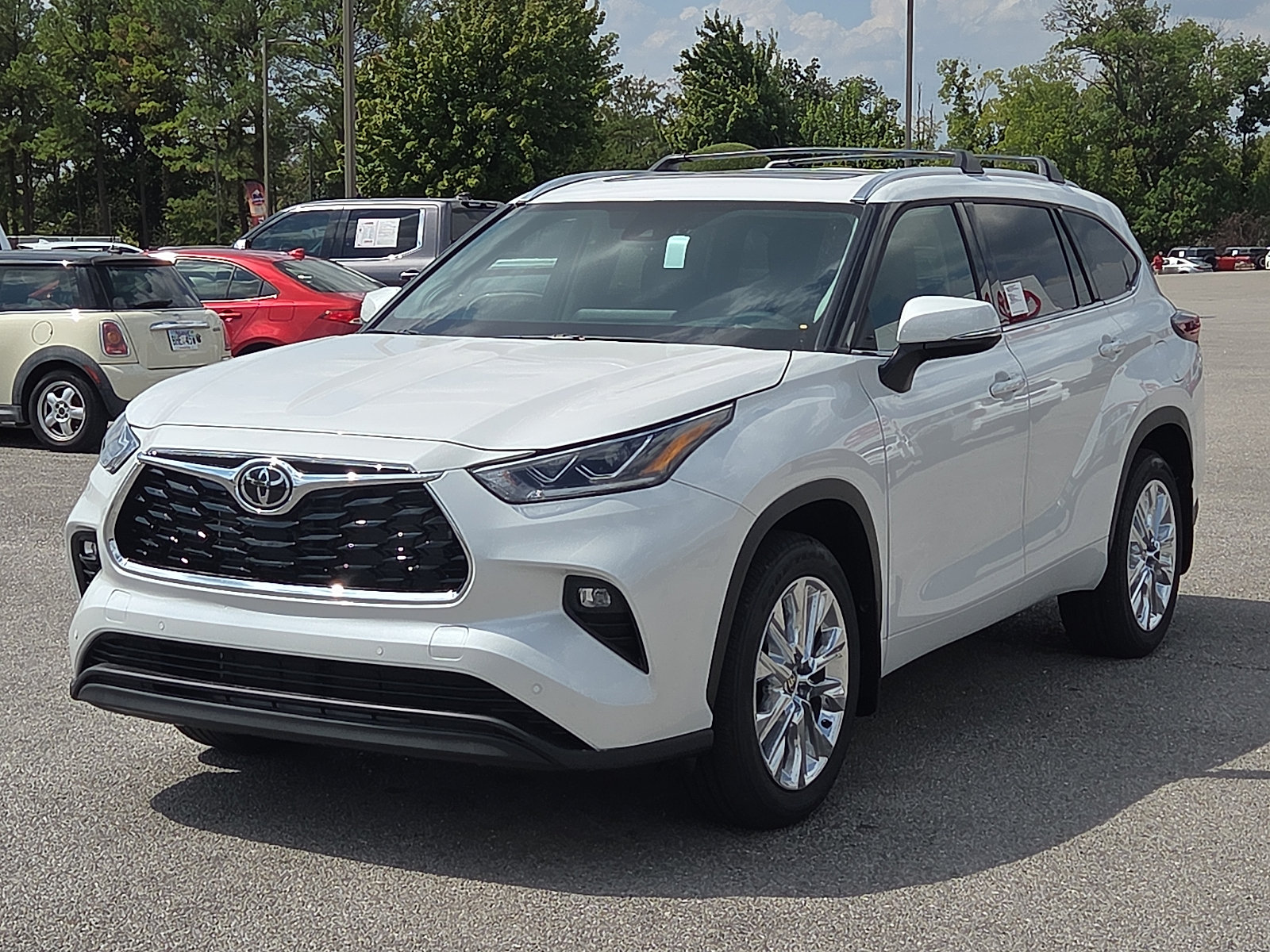 New 2026 Toyota Highlander Limited AWD/4WD image 2