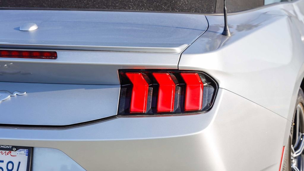 Used 2025 Ford Mustang Premium RWD image 10