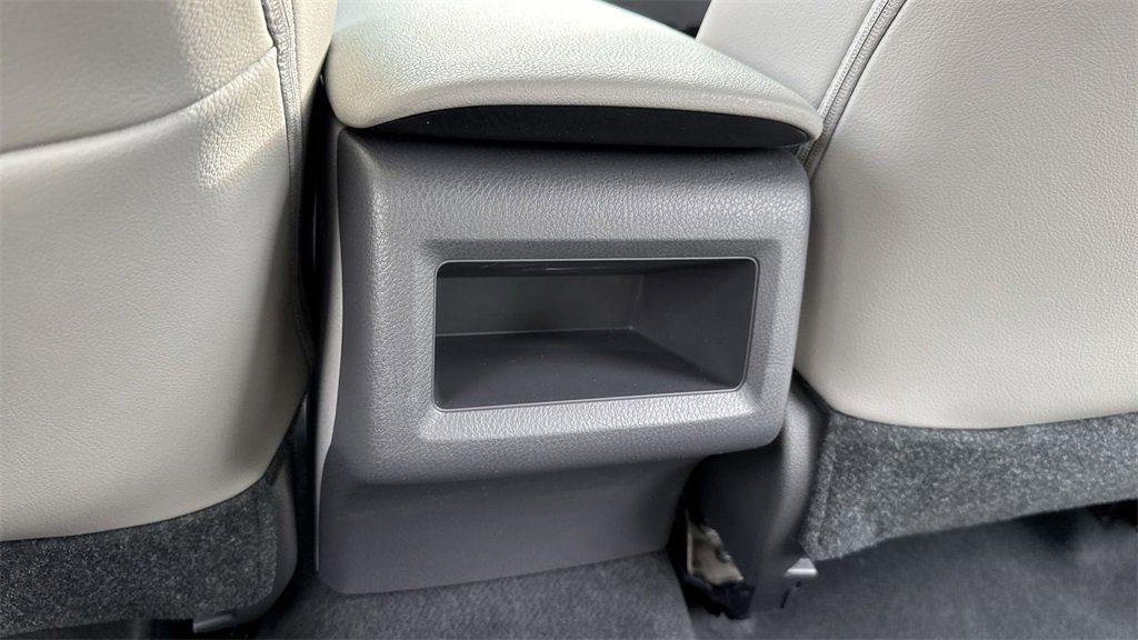 Used 2020 Toyota Camry SE image 38