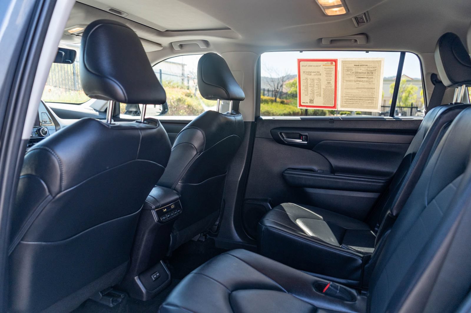 Certified 2025 Toyota Highlander XLE FWD image 18