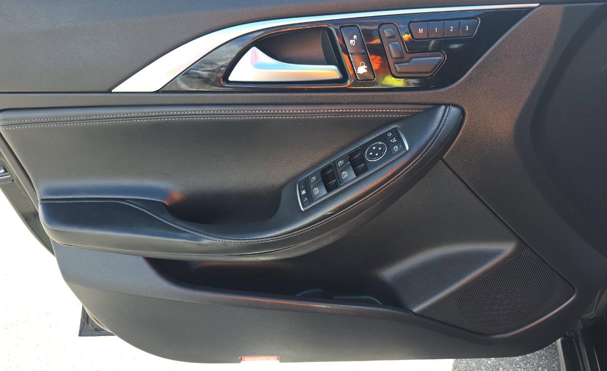 Used 2018 INFINITI QX30 Premium w/ Navigation Package image 9