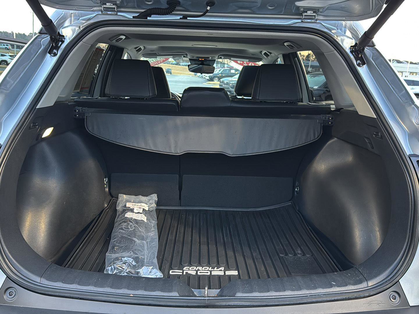 Certified 2025 Toyota Corolla Cross XLE image 30