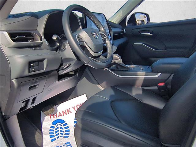 Used 2022 Toyota Highlander XLE image 10