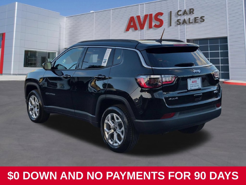 Used 2025 Jeep Compass Latitude w/ Sun & Sound Group AWD/4WD image 9
