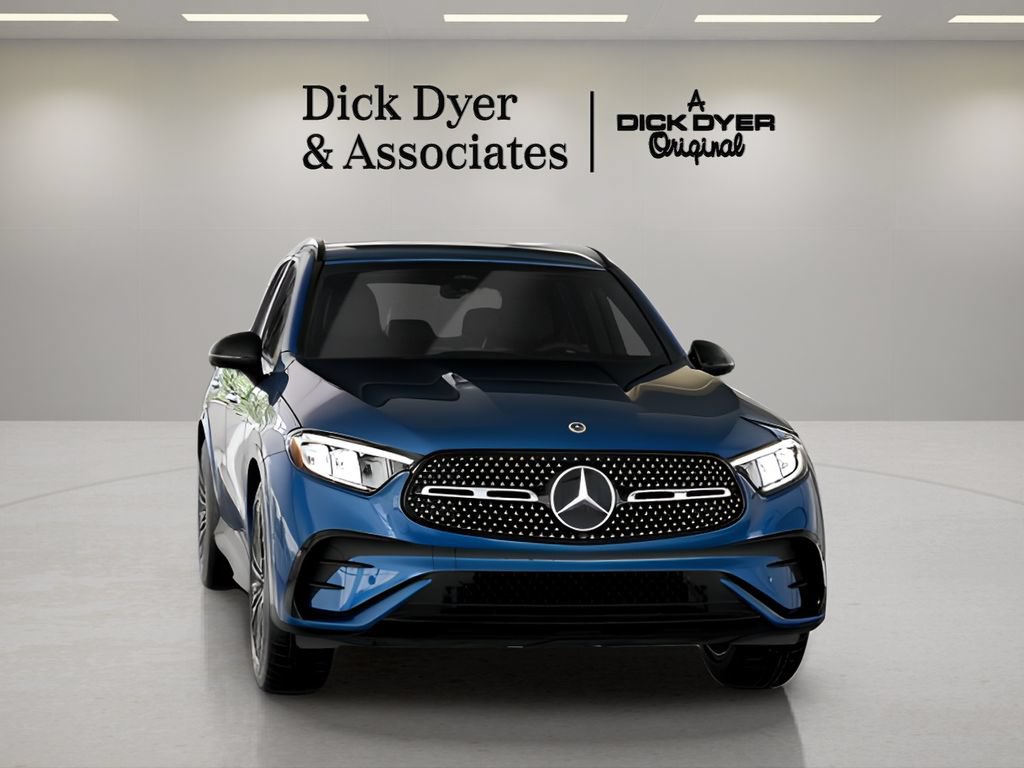 Used 2026 Mercedes-Benz GLC 300 image 3
