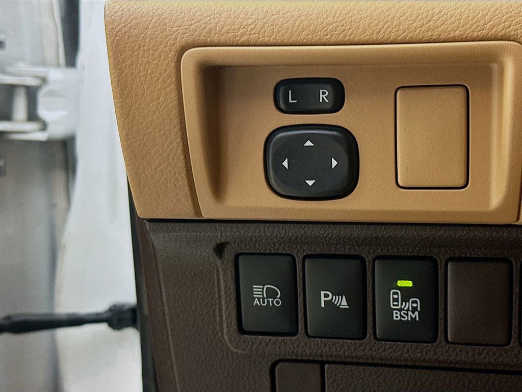 Used 2018 Lexus ES 350 w/ Luxury Package w/Wood Trim FWD image 12