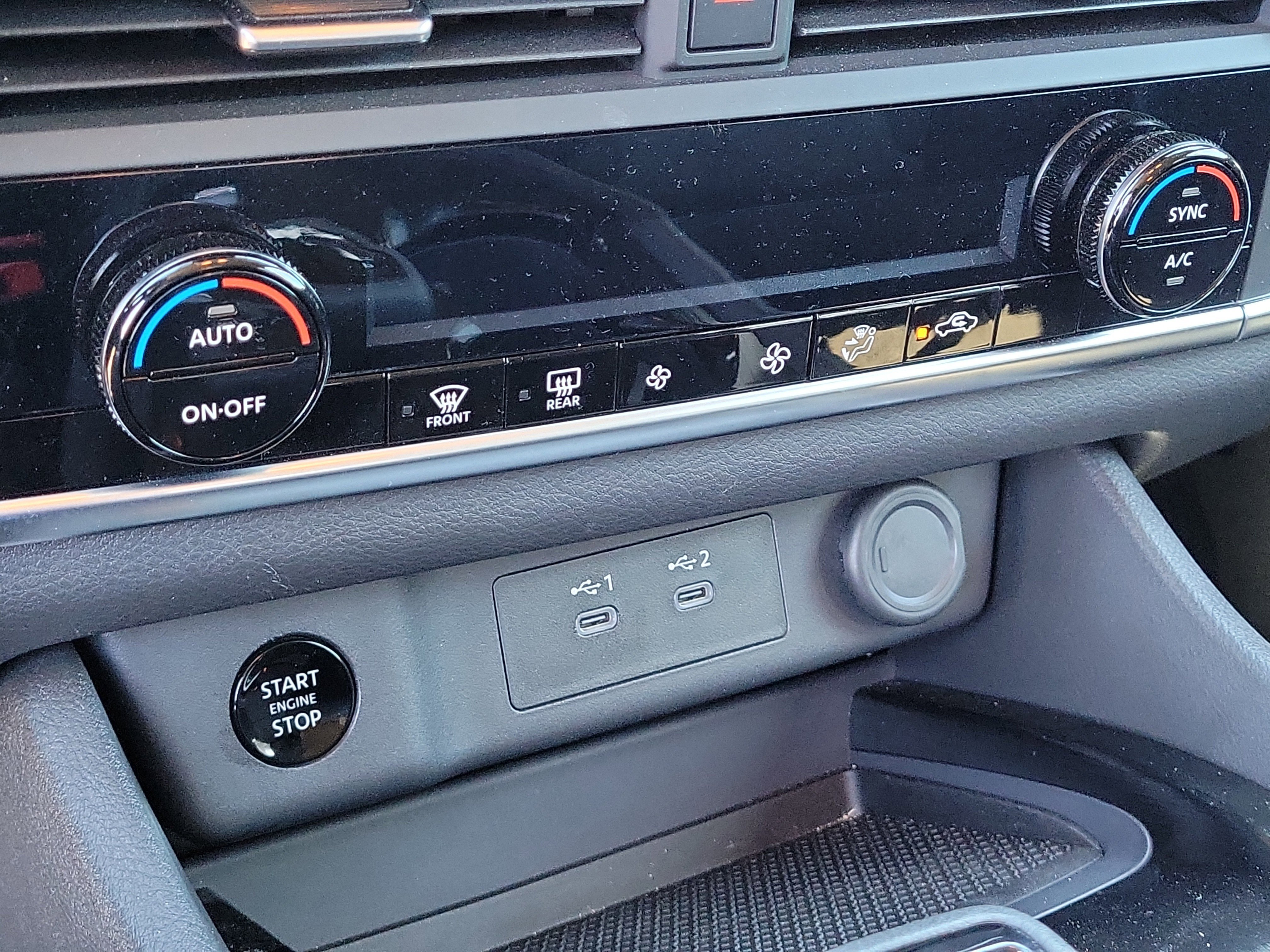 Certified 2024 Nissan Rogue SV image 26