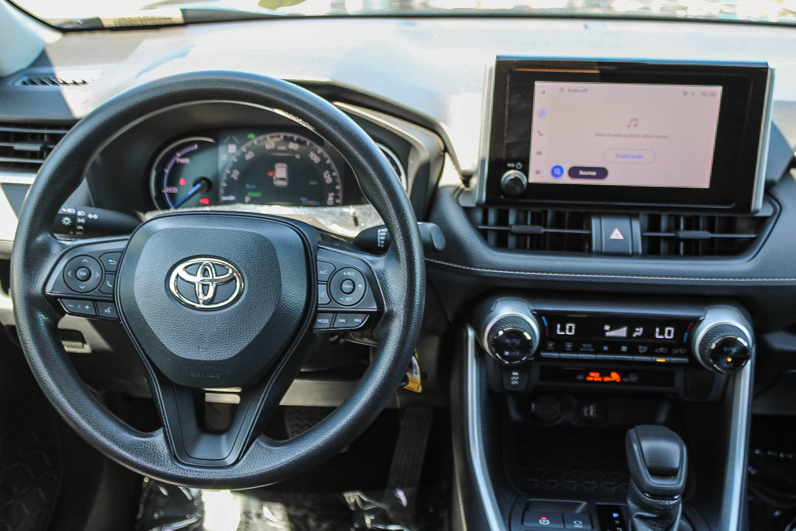 Used 2024 Toyota RAV4 LE AWD/4WD image 15