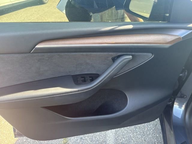 Used 2023 Tesla Model Y Performance image 11