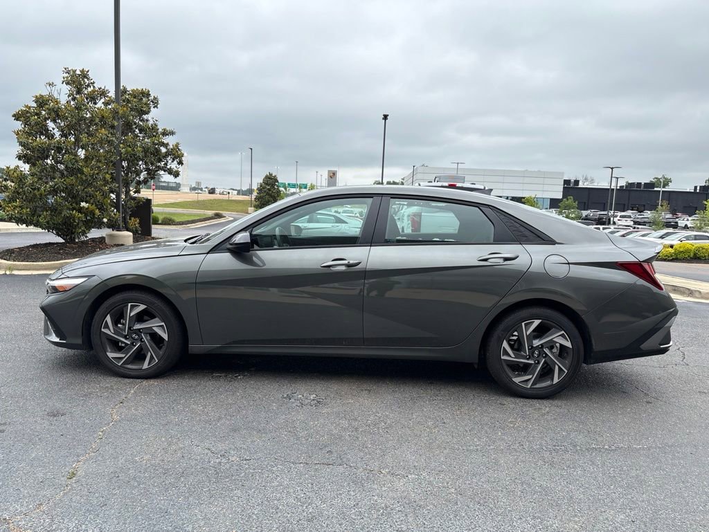 Certified 2025 Hyundai Elantra Sport FWD image 9