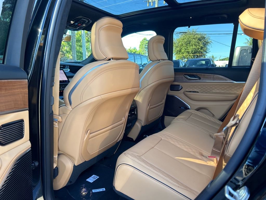 New 2025 Jeep Grand Cherokee Summit w/ Adv Protech Group IV image 32