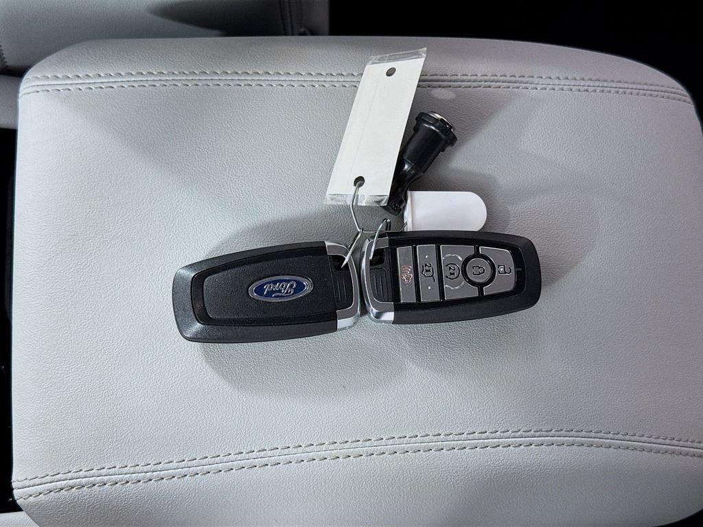 Used 2025 Ford Explorer Platinum w/ Ultimate Package AWD/4WD image 30