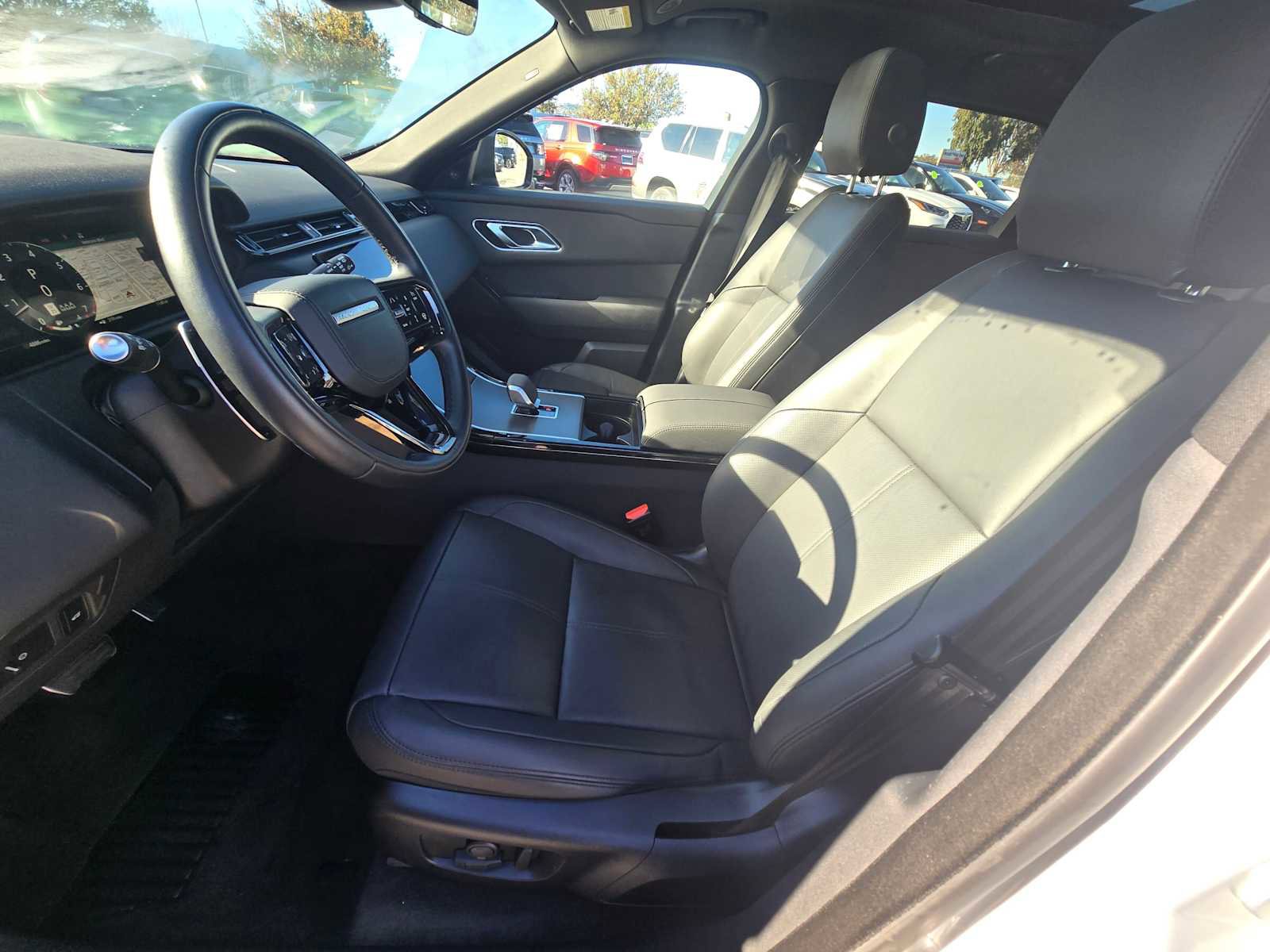 Used 2025 Land Rover Range Rover Velar Dynamic SE image 24