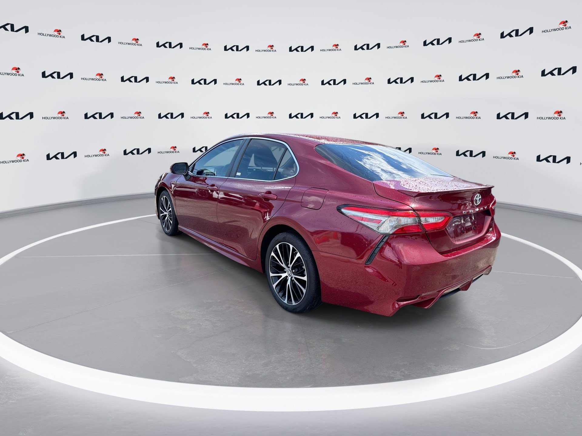 Used 2018 Toyota Camry SE FWD image 6