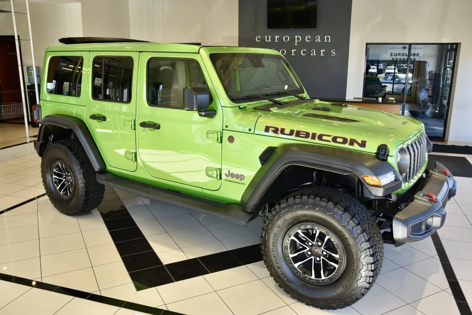 Used 2025 Jeep Wrangler Unlimited Rubicon w/ XTREMEE 35" Tire Package AWD/4WD image 7