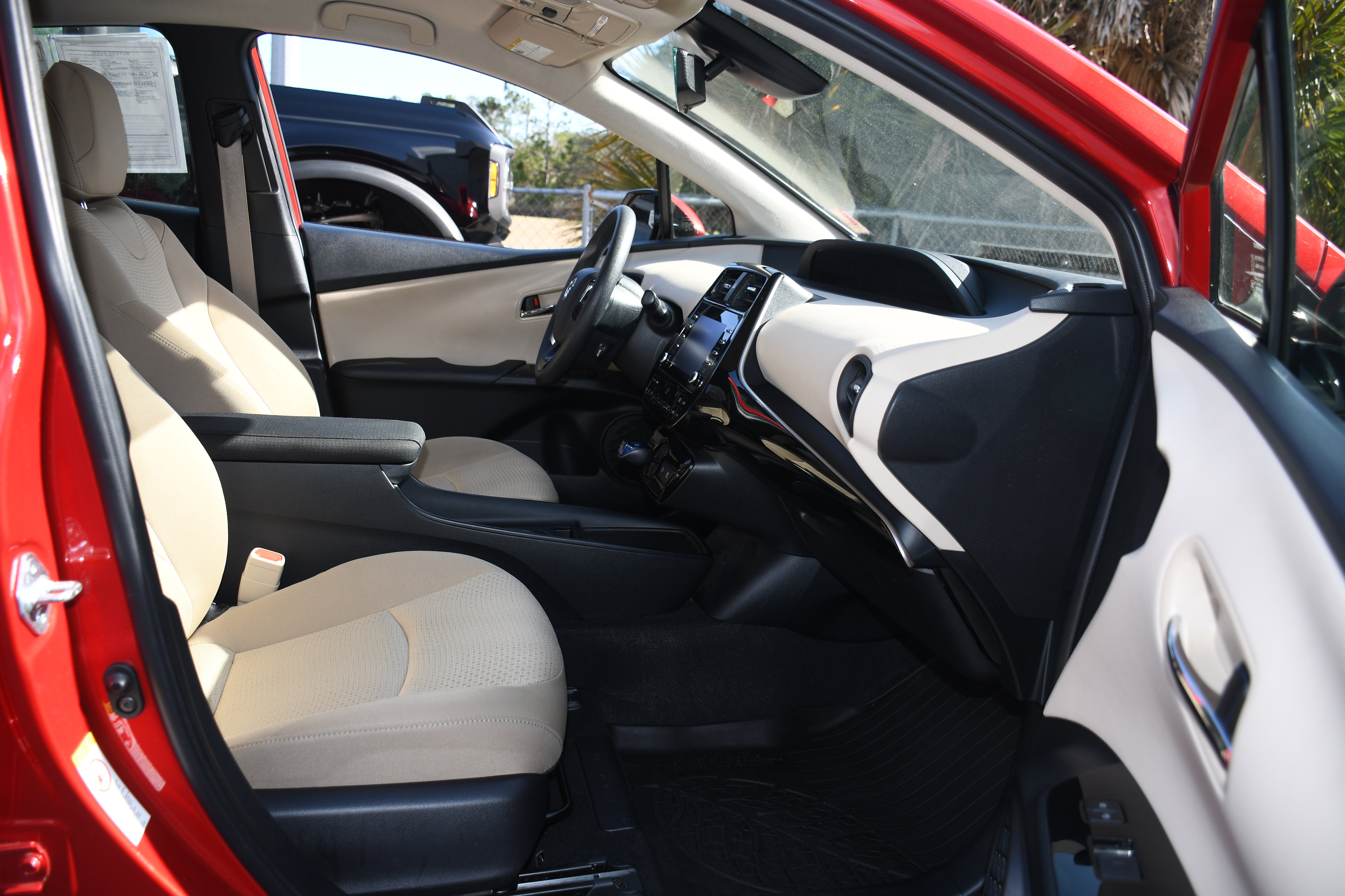 Certified 2020 Toyota Prius LE image 19