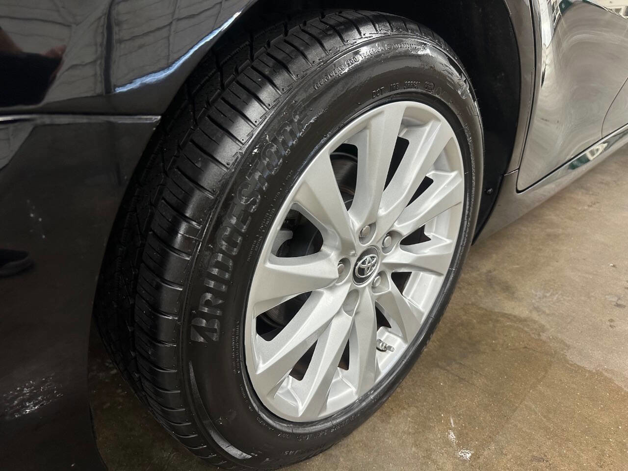 Used 2018 Toyota Camry LE image 15