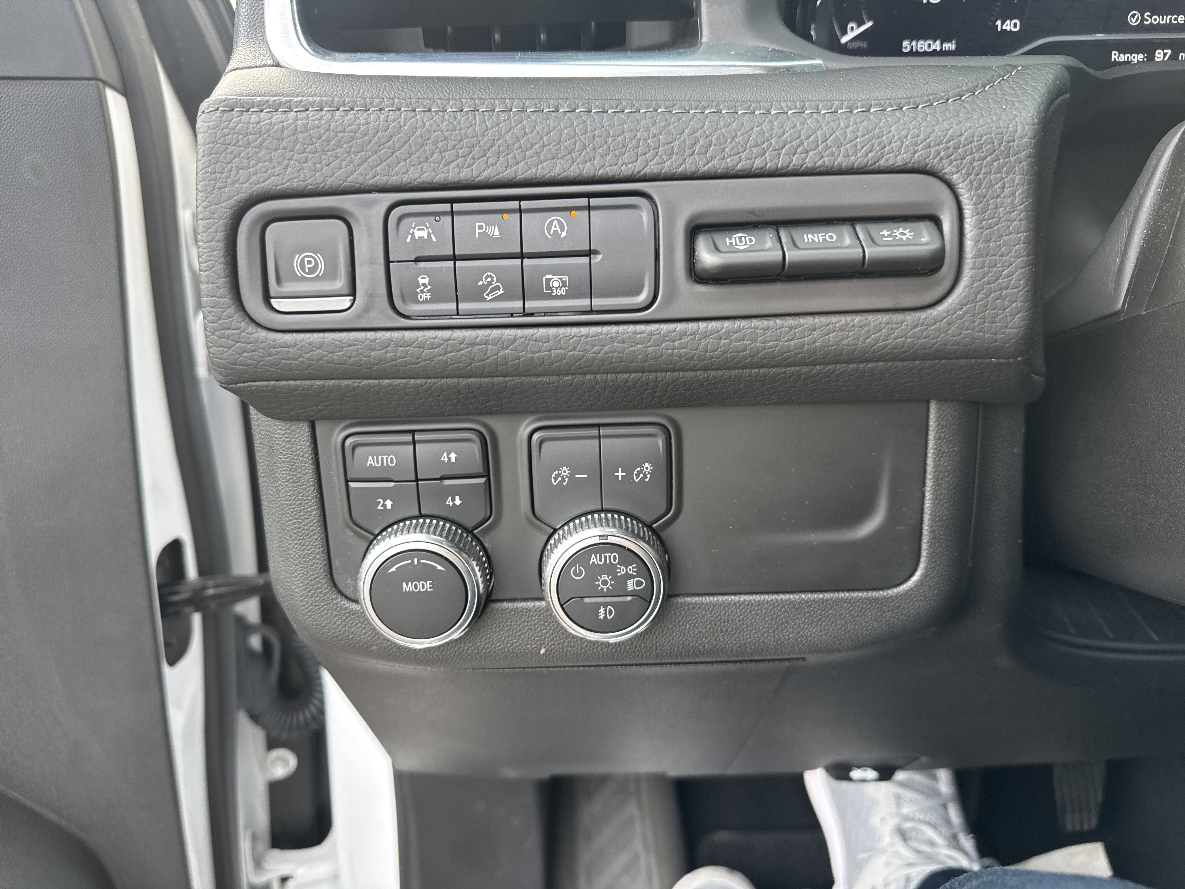 Used 2023 GMC Yukon Denali image 30