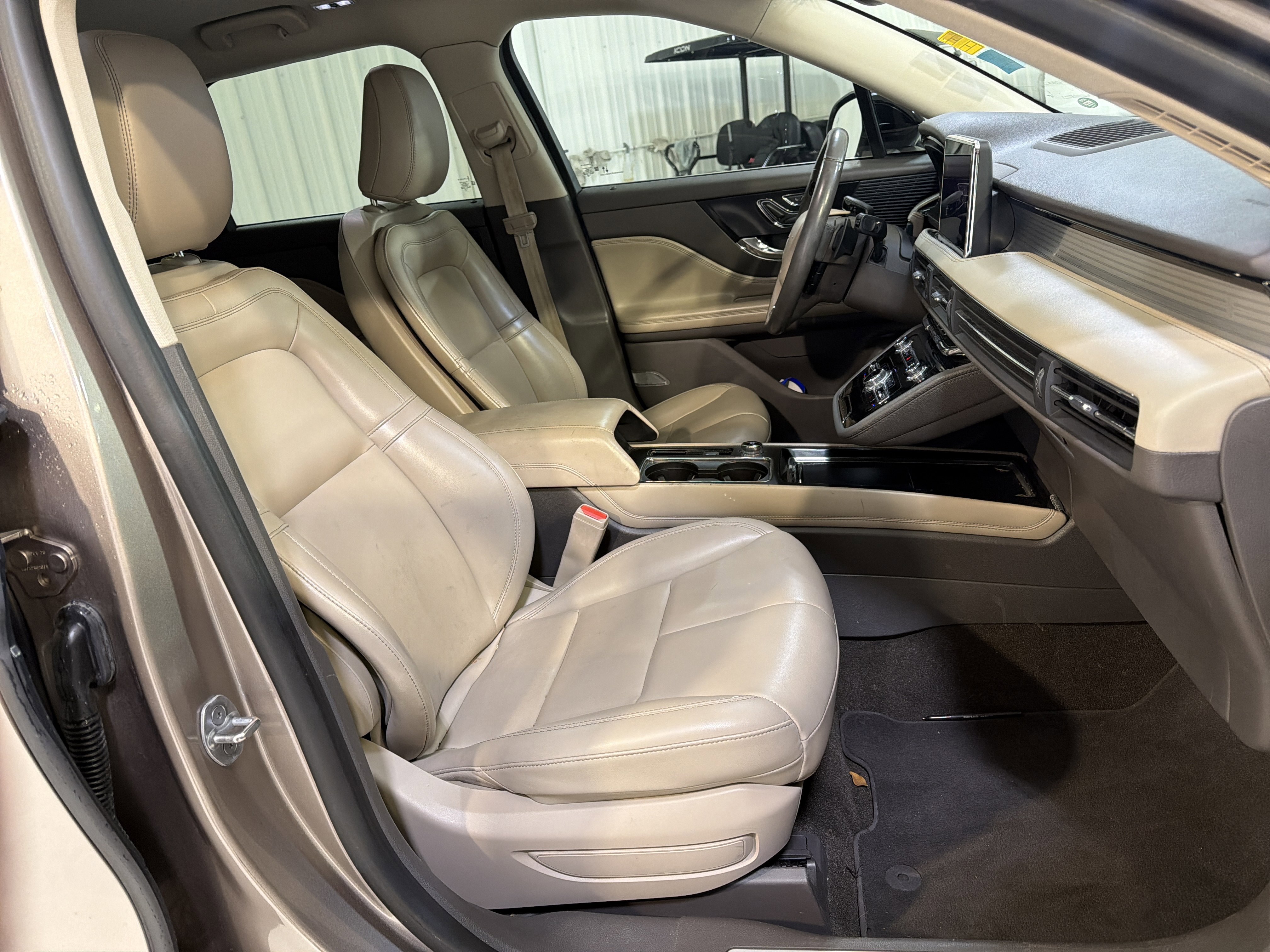 Used 2021 Lincoln Corsair FWD image 12