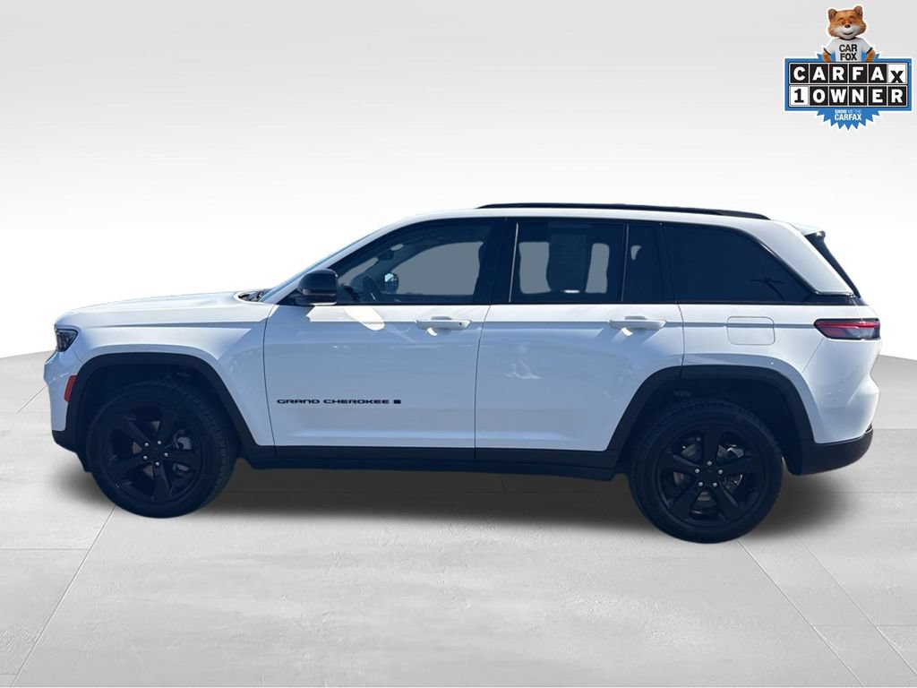 Used 2023 Jeep Grand Cherokee Limited w/ Black Appearance Package AWD/4WD image 6