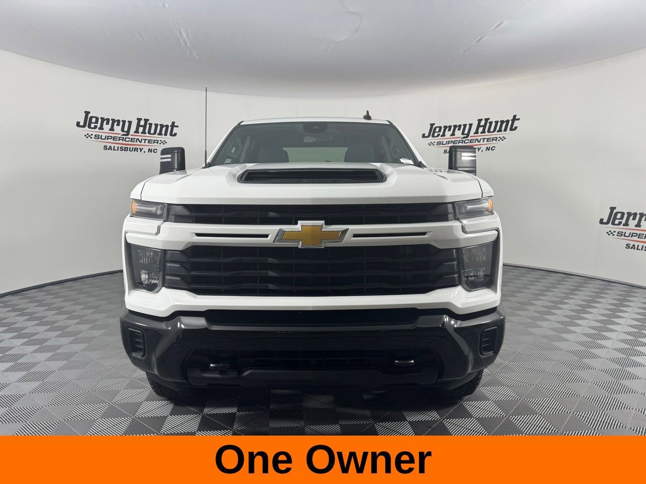 Used 2024 Chevrolet Silverado 2500 Custom w/ Custom Convenience Package image 4