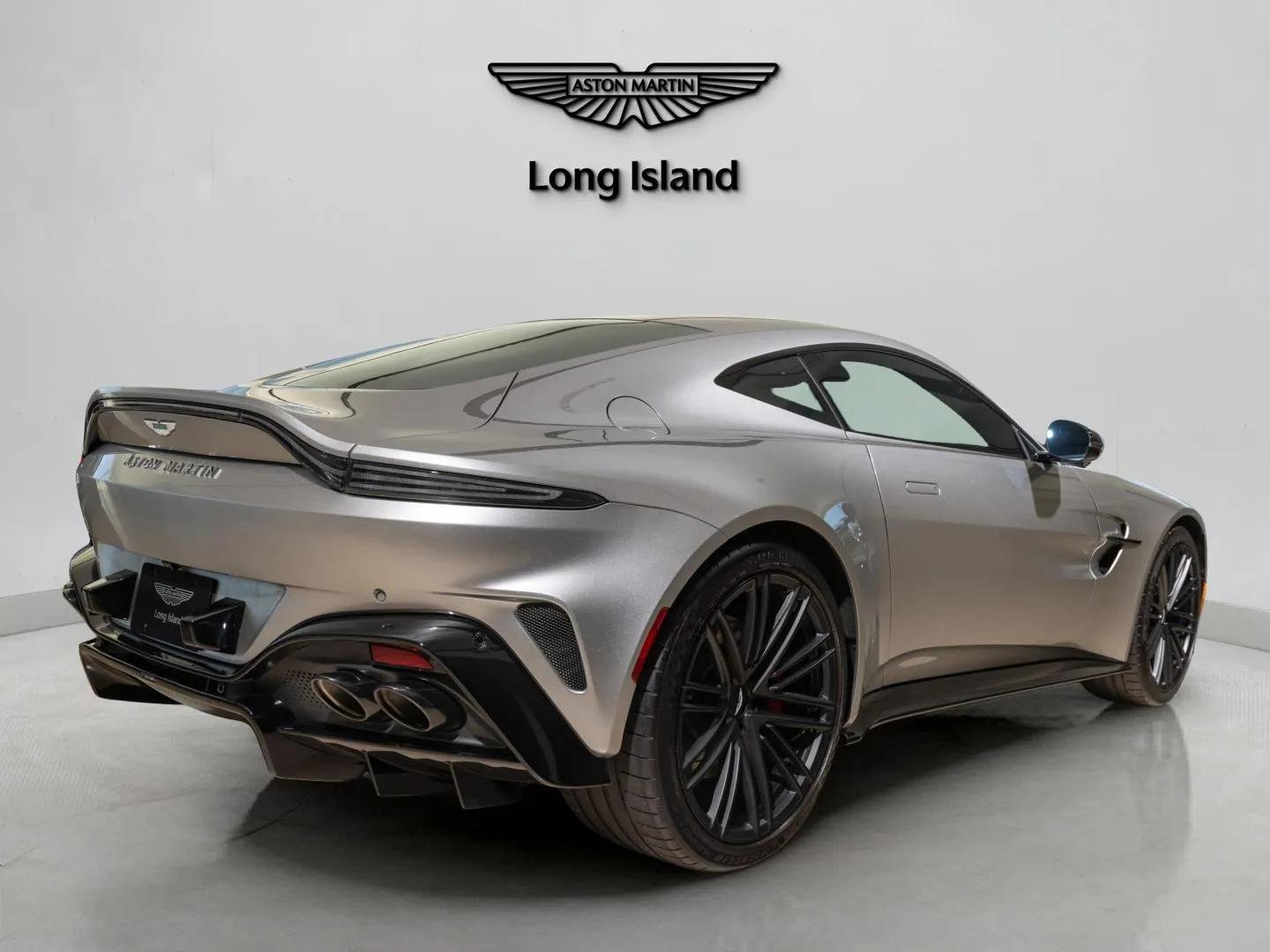 Used 2025 Aston Martin V8 Vantage Coupe image 4
