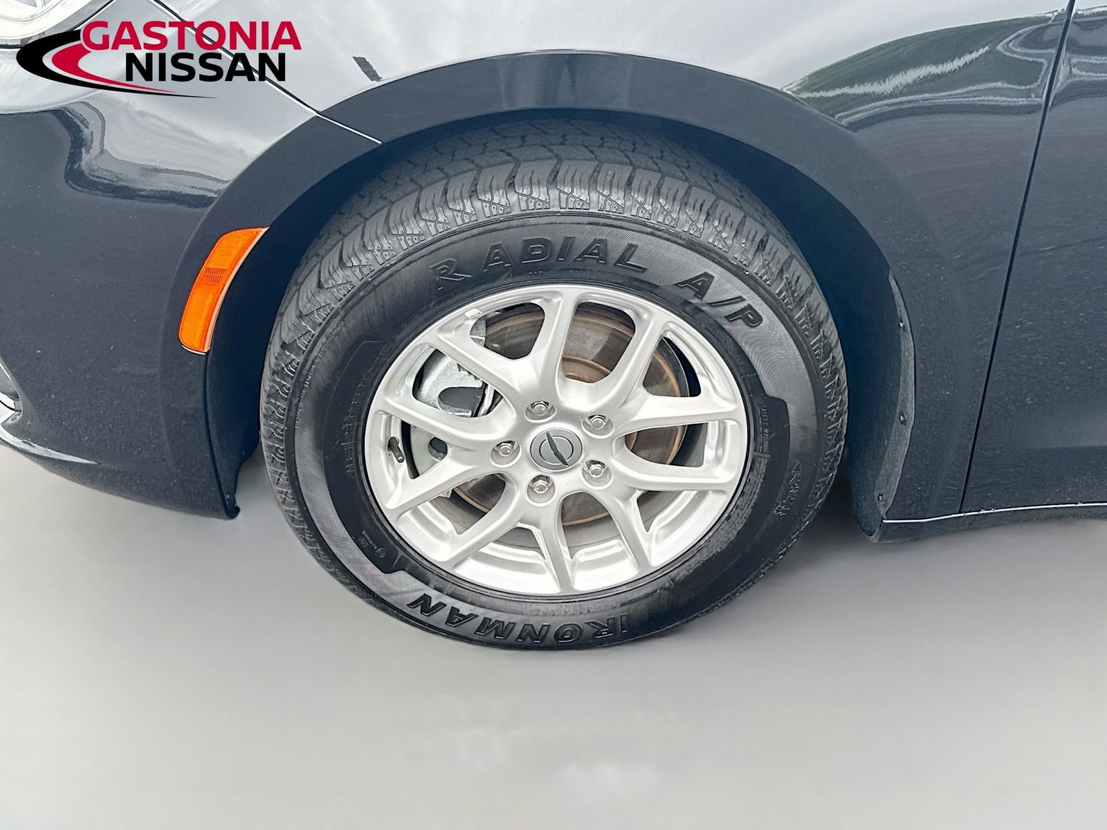 Used 2024 Chrysler Pacifica Touring-L FWD image 41