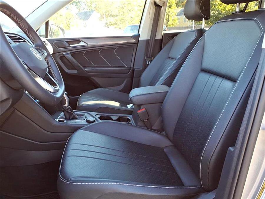 Used 2024 Volkswagen Tiguan SE image 19