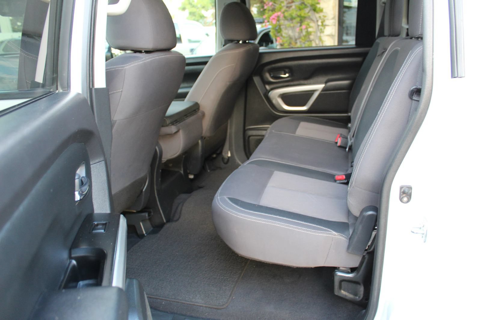Used 2023 Nissan Titan SV RWD image 12