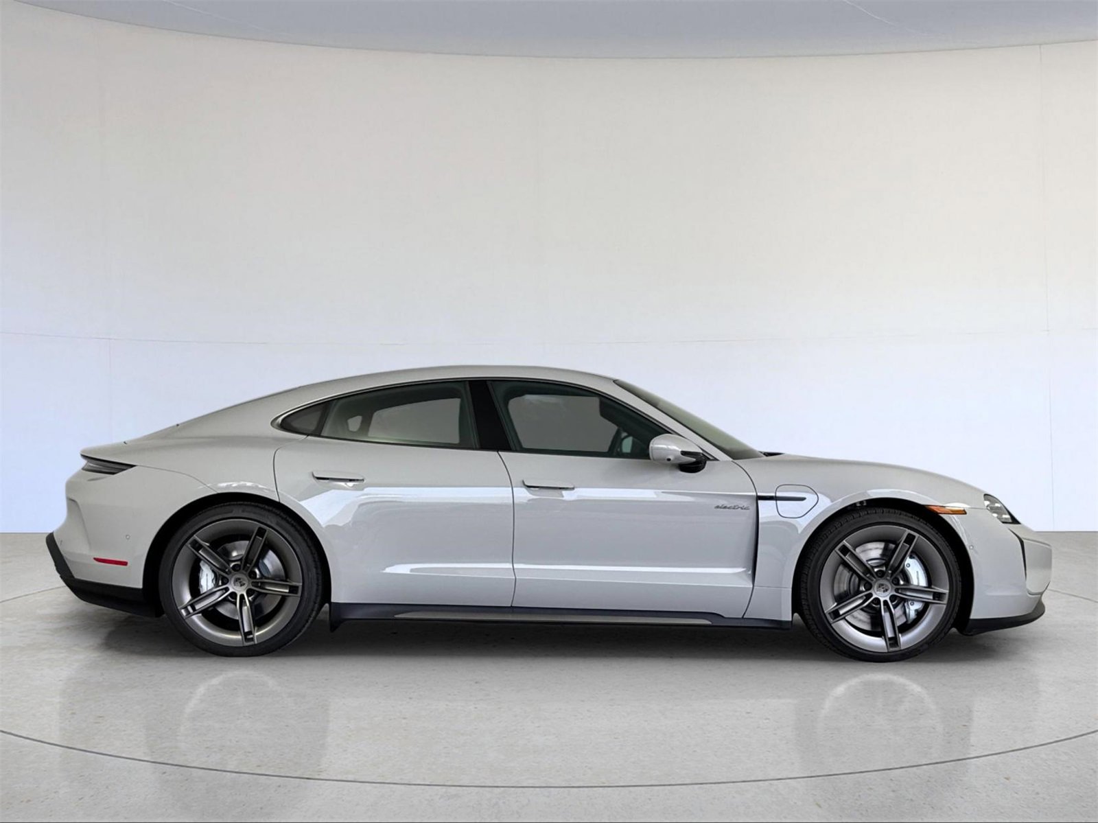 Used 2025 Porsche Taycan Turbo image 8