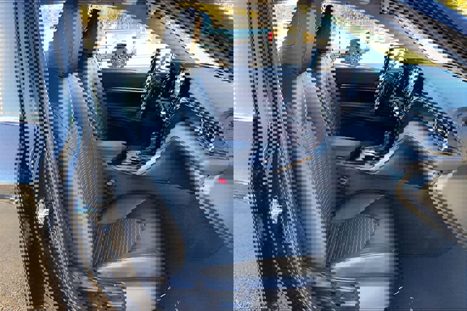 Used 2024 Toyota Camry SE image 8