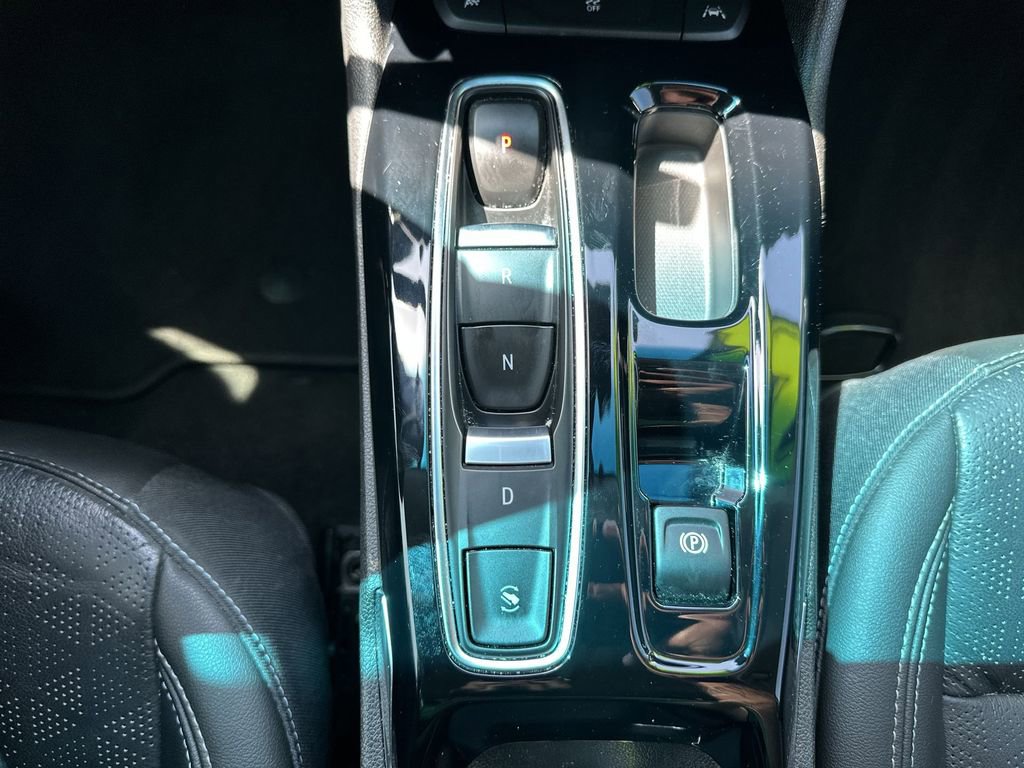Used 2022 Chevrolet Bolt LT w/ Infotainment Package FWD image 27
