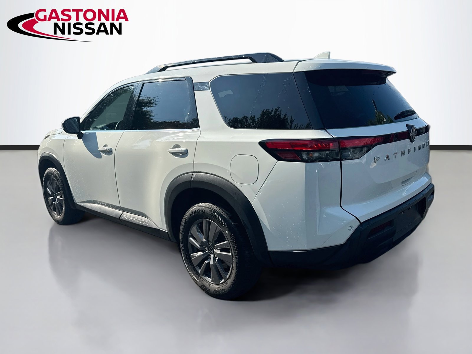 Used 2025 Nissan Pathfinder SV FWD image 6