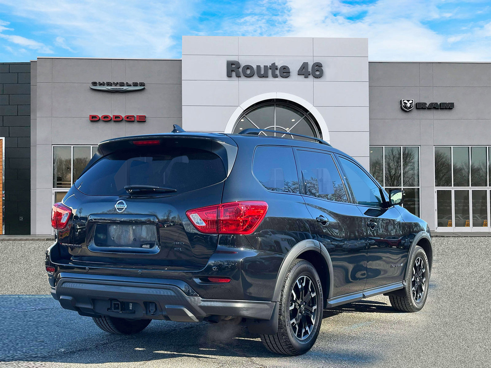 Used 2019 Nissan Pathfinder SL image 5