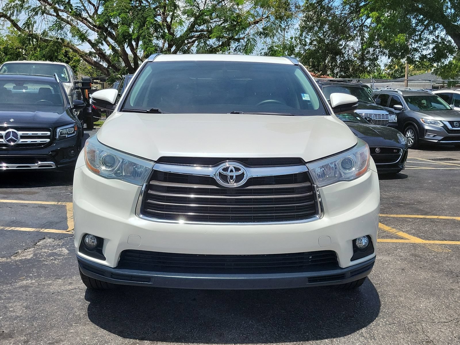 Used 2015 Toyota Highlander XLE FWD image 2