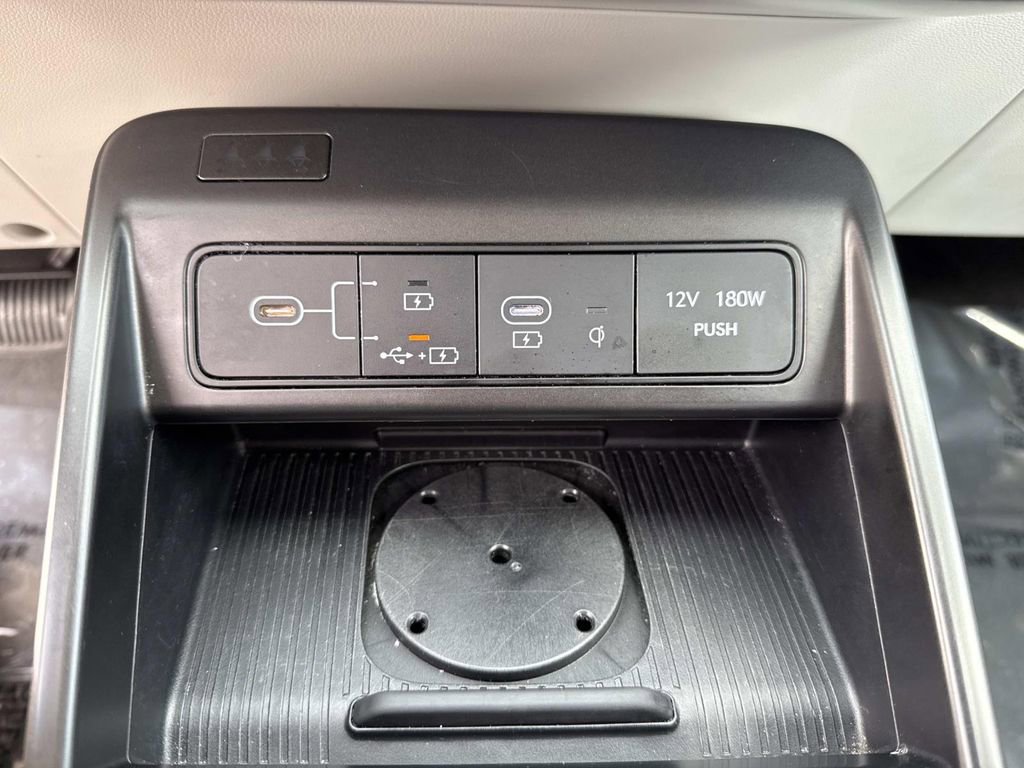 Used 2024 Hyundai Kona Limited image 31