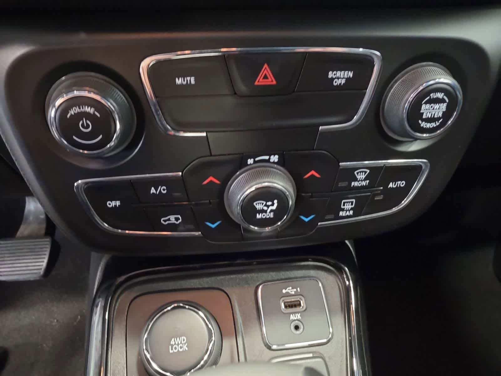 Used 2019 Jeep Compass Limited AWD/4WD image 25