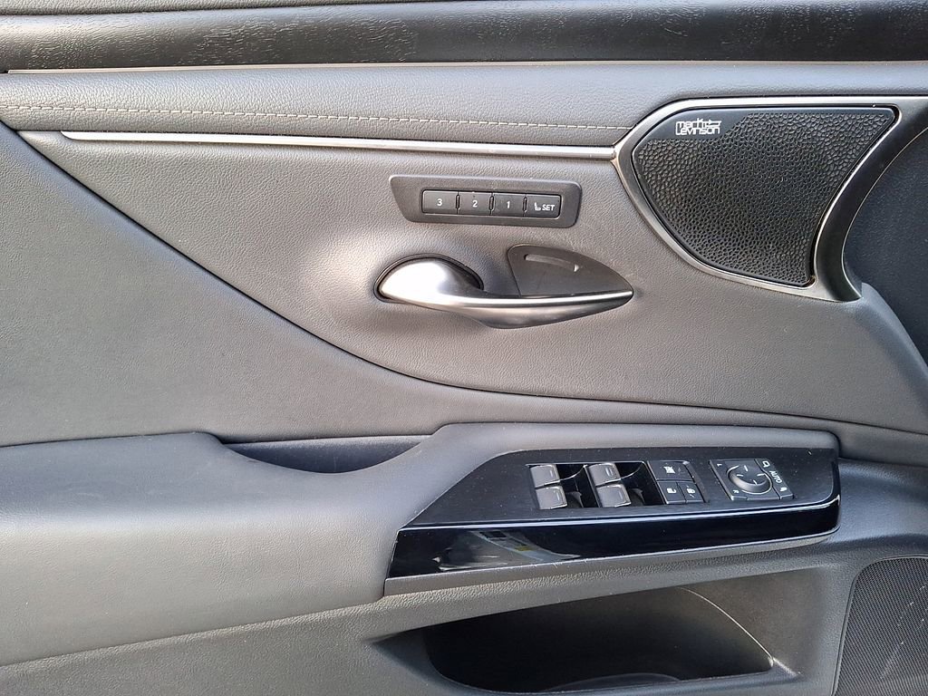 Used 2025 Lexus ES 350 Ultra Luxury w/ Accessory Package (Z1) image 9