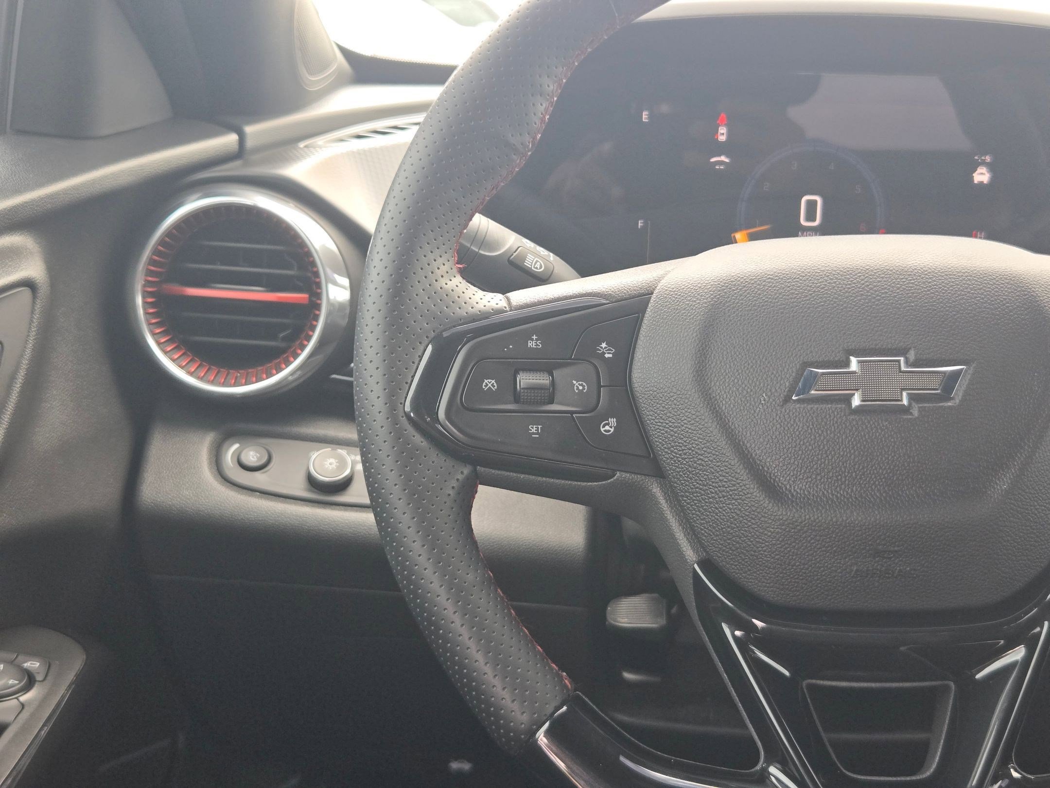 Used 2025 Chevrolet Trax RS w/ Driver Confidence Package FWD image 20