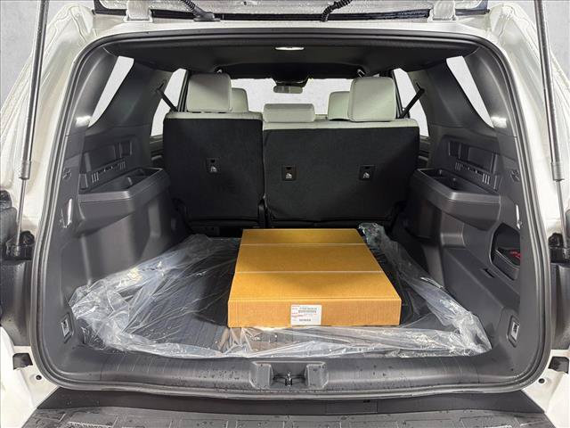 Used 2025 Toyota 4Runner SR5 AWD/4WD image 18