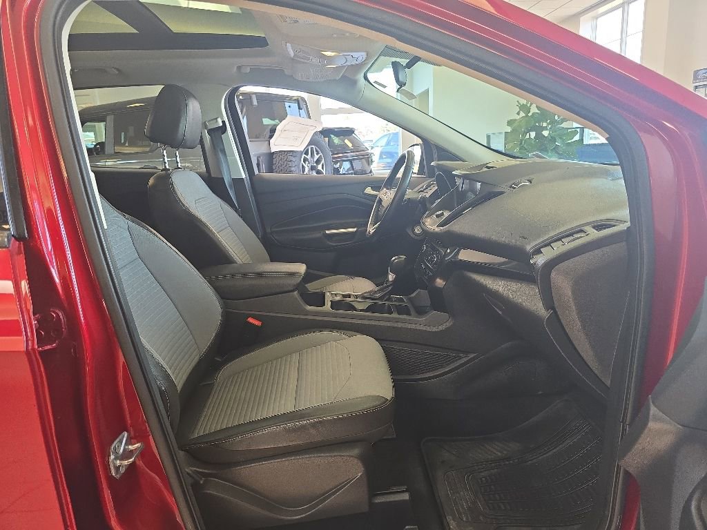 Used 2017 Ford Escape SE w/ Equipment Group 201A AWD/4WD image 37