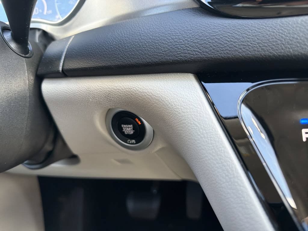 Used 2024 Chrysler Pacifica Touring-L FWD image 28