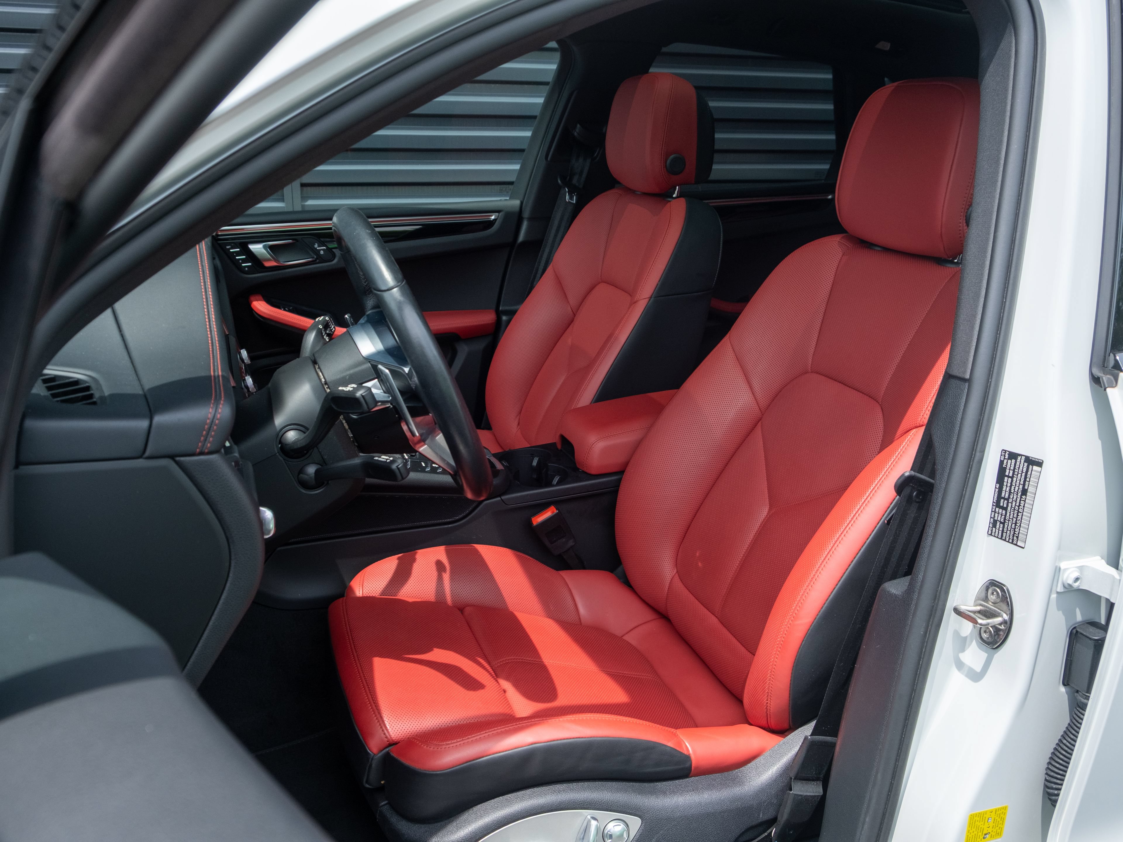 Certified 2021 Porsche Macan S AWD/4WD image 5