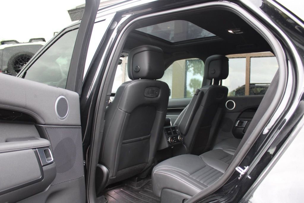 Certified 2025 Land Rover Discovery S image 28