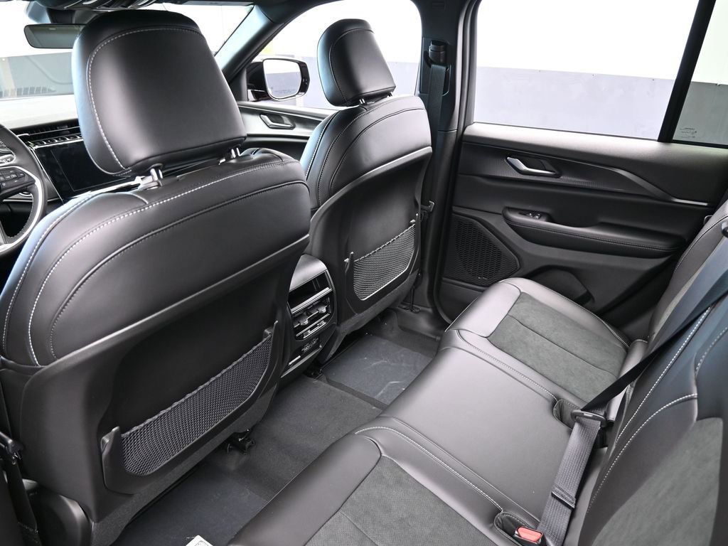 New 2025 Jeep Grand Cherokee Laredo image 28