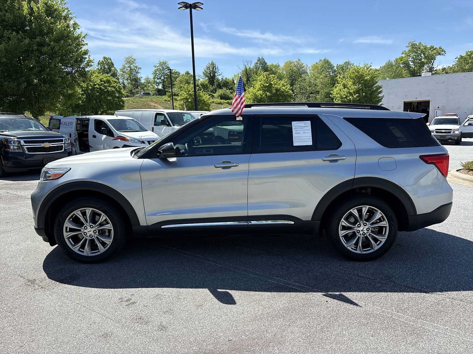 Used 2023 Ford Explorer XLT w/ Equipment Group 202A AWD/4WD image 9