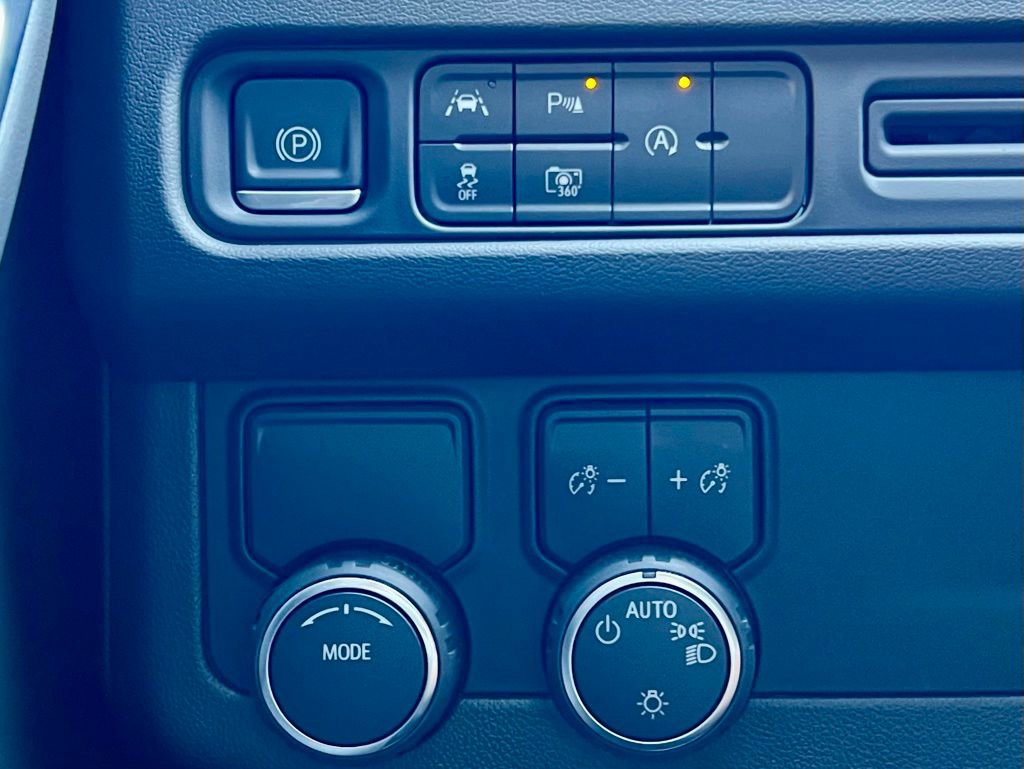 Used 2023 Chevrolet Suburban RST w/ Luxury Package image 30