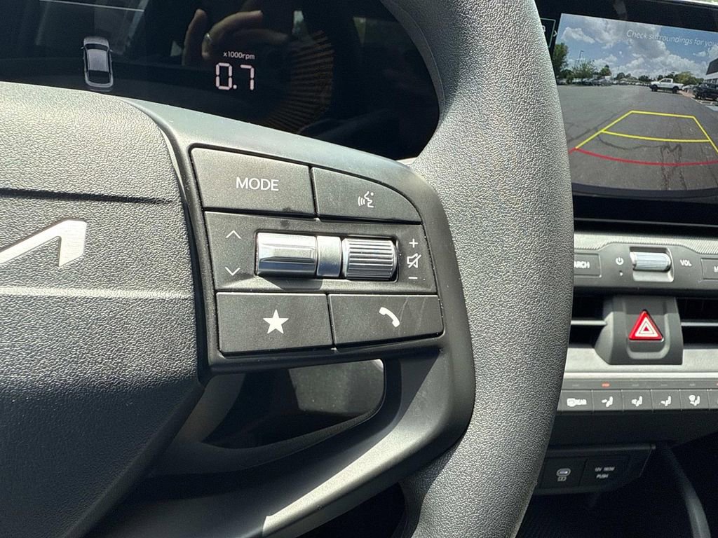New 2025 Kia K4 LXS image 13